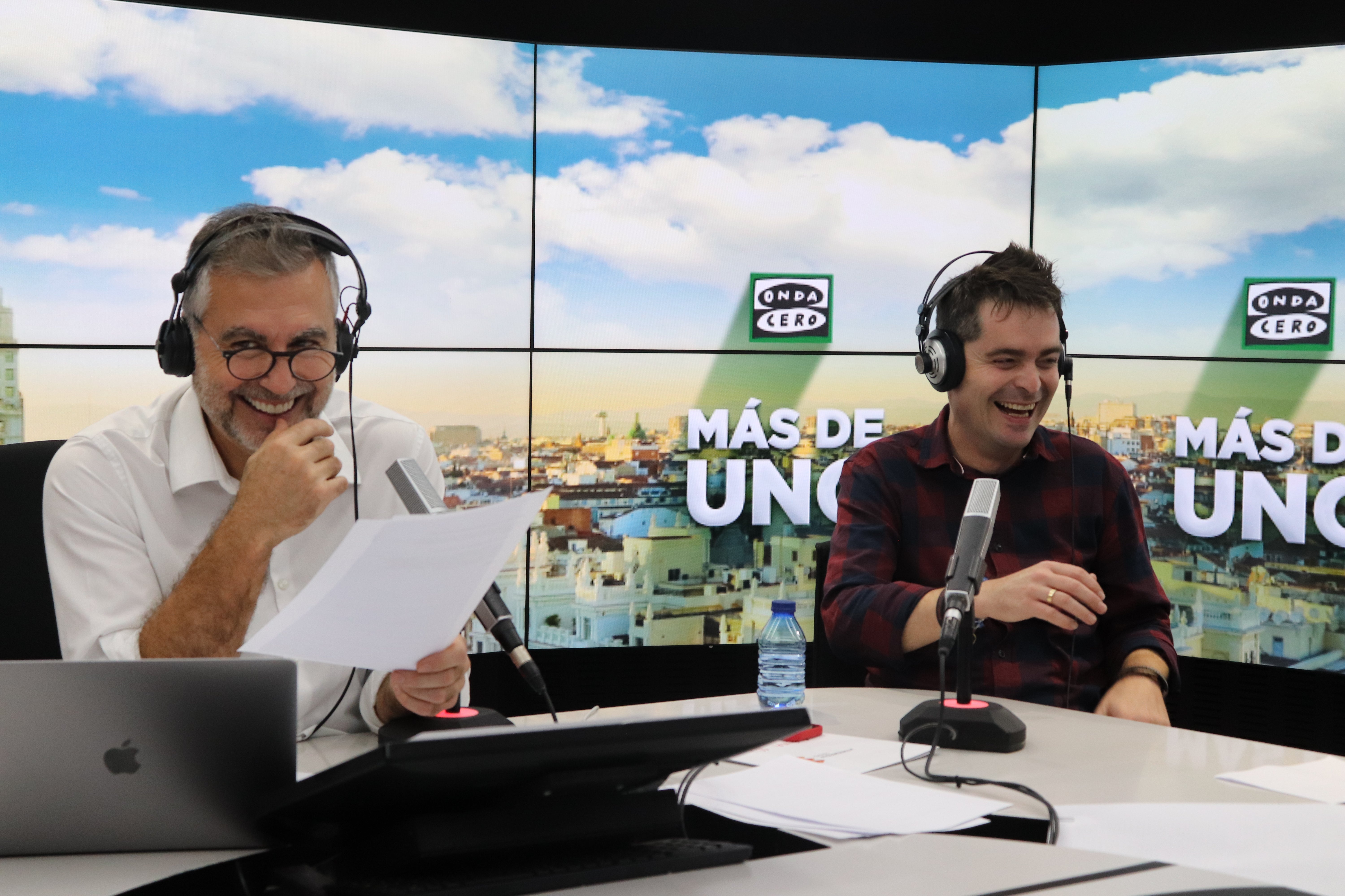 'La nueva normalidad' de Álex Clavero, humor sobre las normas y situaciones más absurdas de la pandemia 'La nueva normalidad' de Álex Clavero, humor sobre las normas y situaciones más absurdas de la pandemia