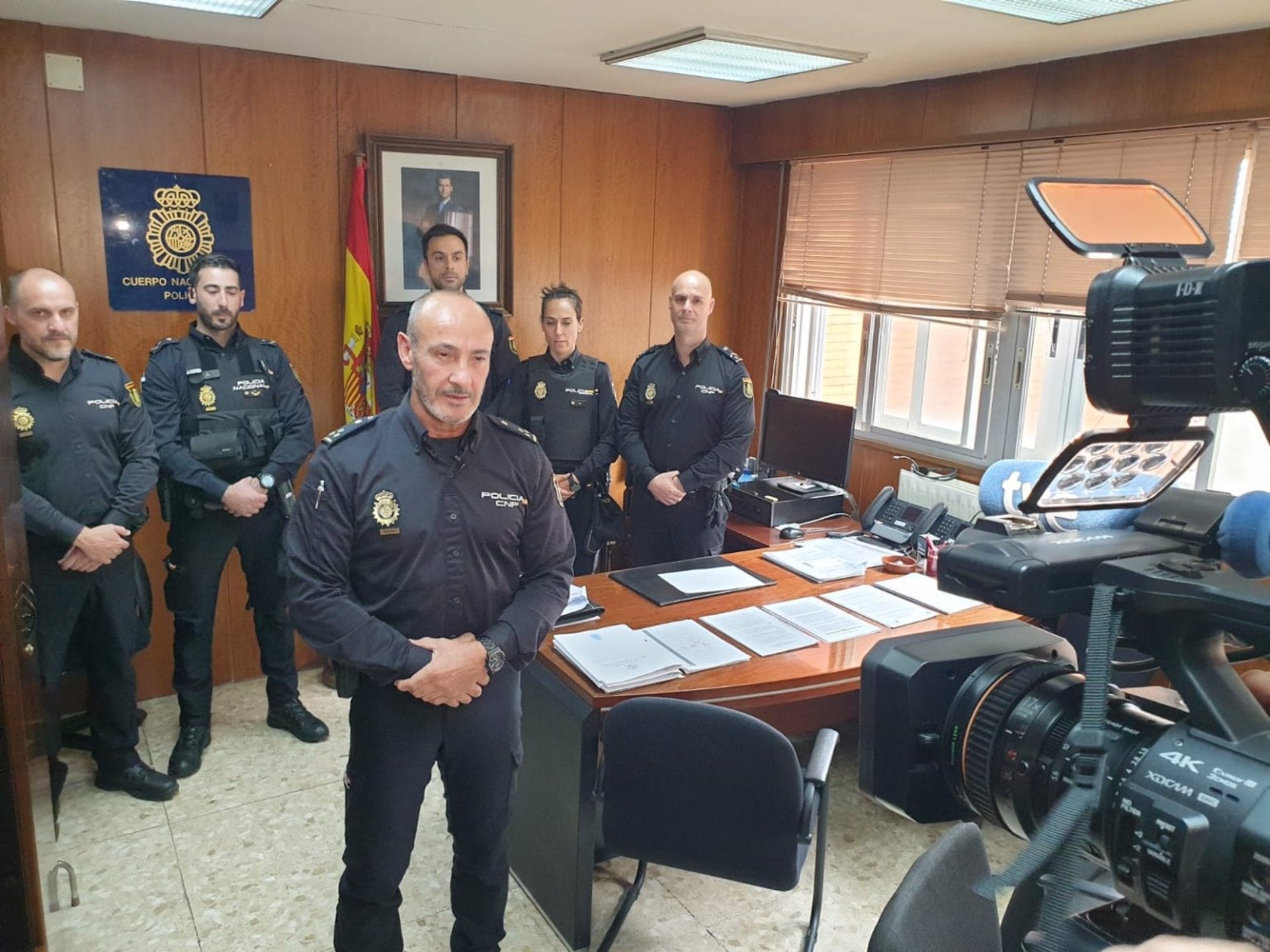 José Antonio Moreno, el policía nacional que condujo solo contra la línea de tiro para salvar vidas en Argamasilla José Antonio Moreno, el policía nacional que condujo solo contra la línea de tiro para salvar vidas en Argamasilla