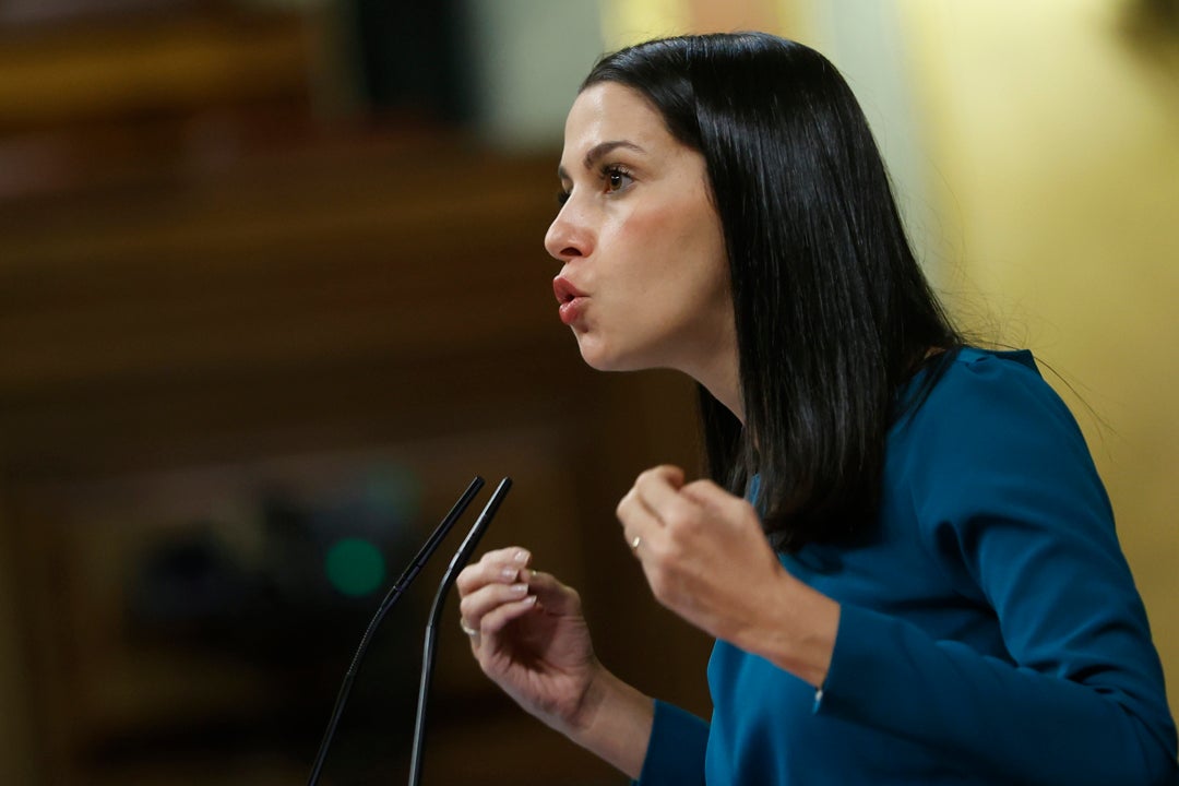 Inés Arrimadas ve útil la moción de censura para frenar a Sánchez Inés Arrimadas ve útil la moción de censura para frenar a Sánchez