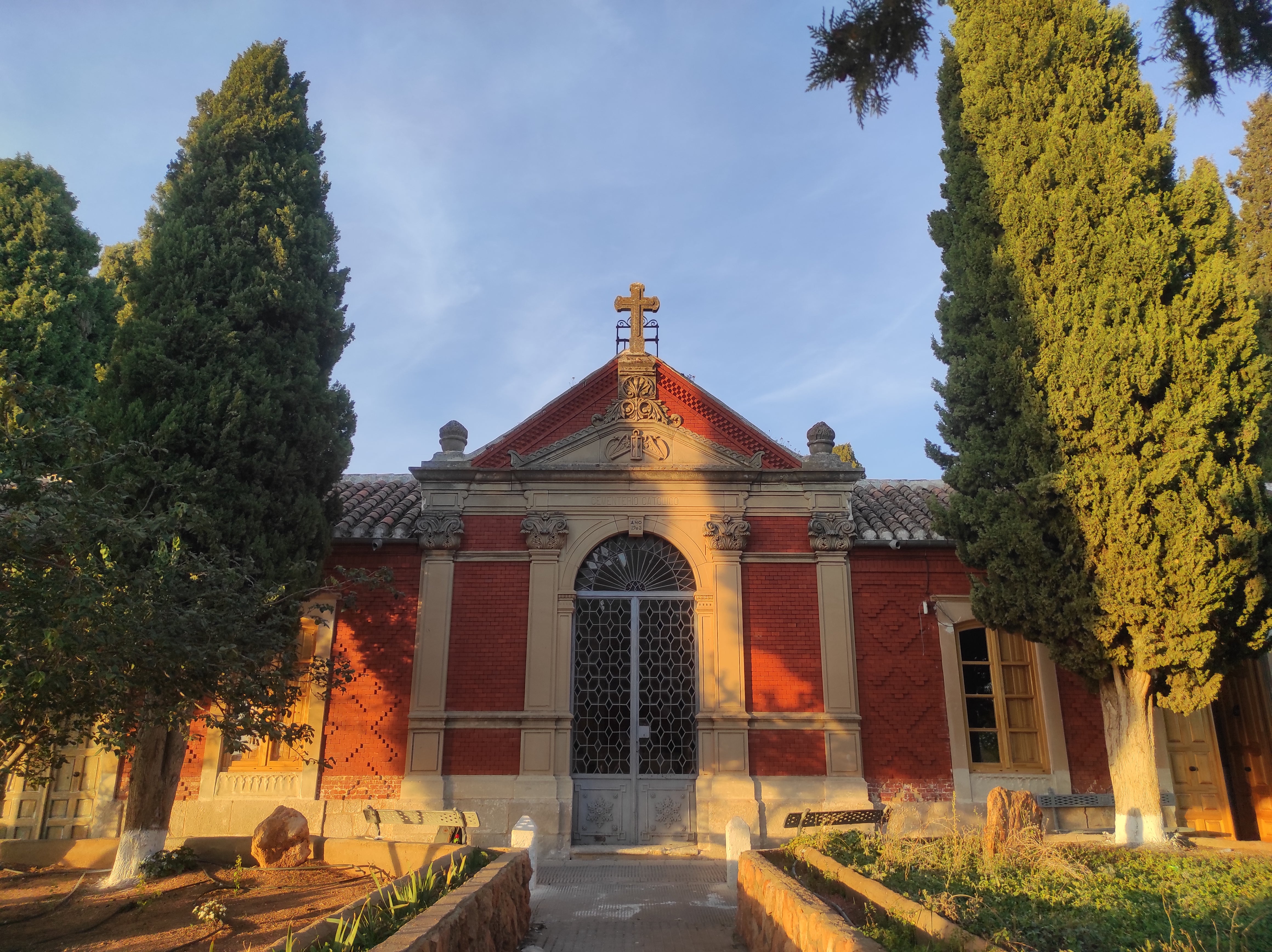 Una visita guiada al Cementerio de Valdepeñas punto de partida de las actividades culturales del día de Todos los Santos Una visita guiada al Cementerio de Valdepeñas punto de partida de las actividades culturales del día de Todos los Santos