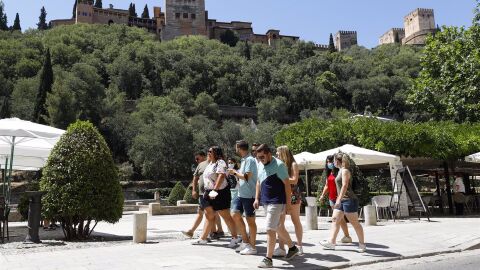 Turistas en Paseo de los Tristes
