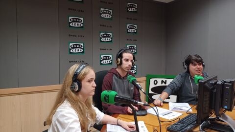 Bel&eacute;n Dur&aacute;n, David Tard&iacute;o y Miguel Guerra, durante el transcurso del programa