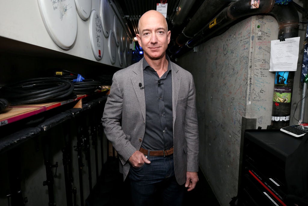Jeff Bezos anuncia que donará la mayor parte de su fortuna a causas benéficas antes de morir Jeff Bezos anuncia que donará la mayor parte de su fortuna a causas benéficas antes de morir