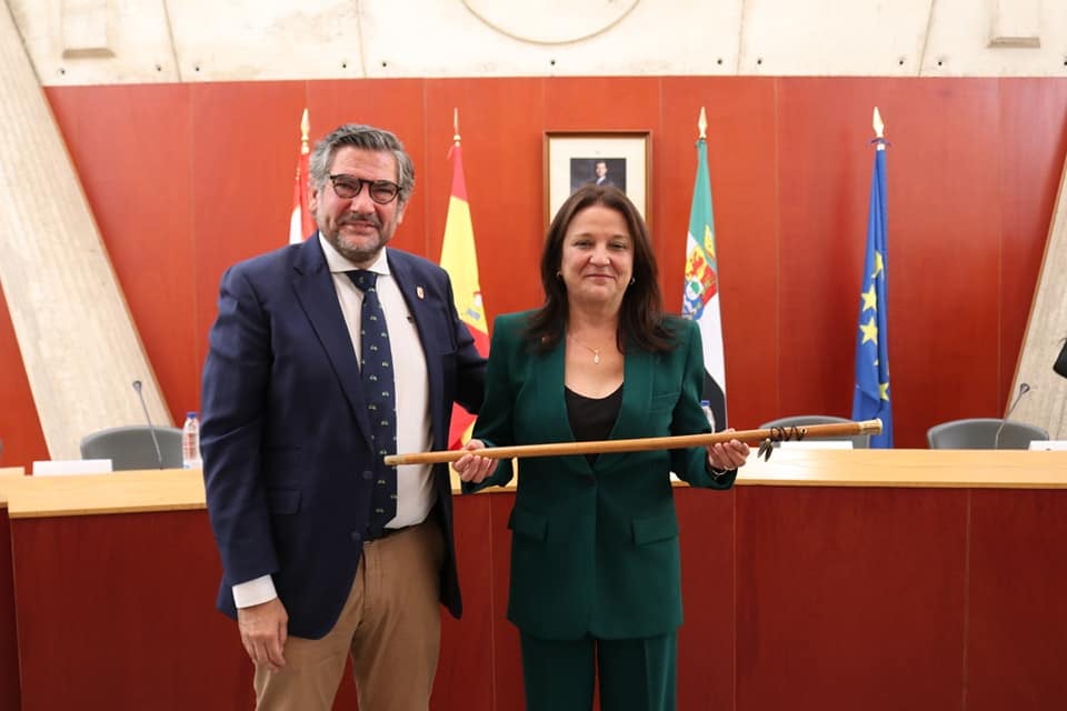 Isabel María García, de Ciudadanos, ya es la nueva alcaldesa de Villafranca de los Barros Isabel María García, de Ciudadanos, ya es la nueva alcaldesa de Villafranca de los Barros