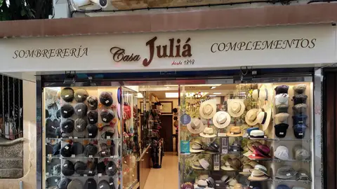 Sombrerería y complementos Casa Juliá, en el Carrer del Sindicat, 23A, de Palma Sombrerería y complementos Casa Juliá, en el Carrer del Sindicat, 23A, de Palma