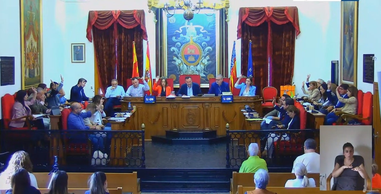 PSOE y Compromís tumban declarar Bien de Relevancia Local la Cruz de los Caídos de Elche porque “es ilegal” hacerlo PSOE y Compromís tumban declarar Bien de Relevancia Local la Cruz de los Caídos de Elche porque “es ilegal” hacerlo