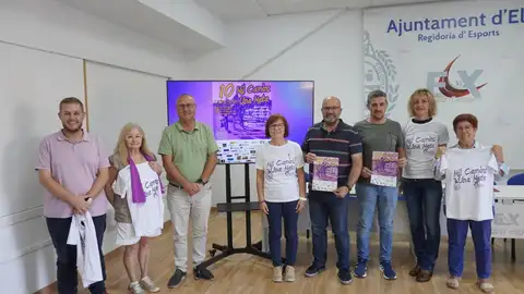 Integrantes de Mujeres Vecinales con representantes del Ayuntamiento de Elche Integrantes de Mujeres Vecinales con representantes del Ayuntamiento de Elche