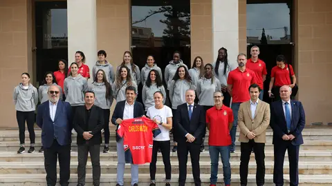 El presidente de la Diputación despide a ‘Las Guerreras’ antes de poner rumbo al Campeonato de Europa de 2022 Acto de acogida