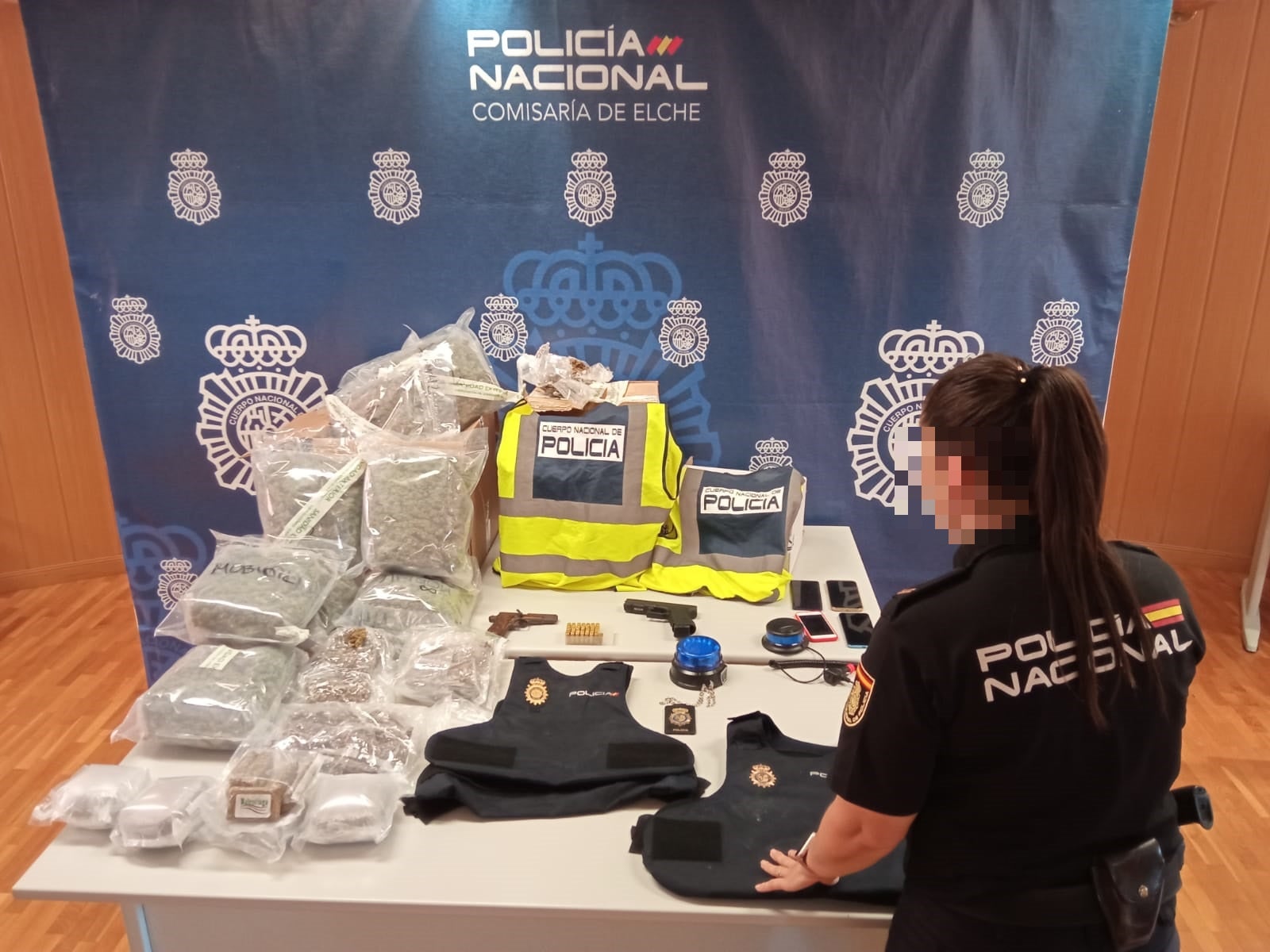 La Policía Nacional detiene en Elche a tres hombres por robar droga a otros narcotraficantes La Policía Nacional detiene en Elche a tres hombres por robar droga a otros narcotraficantes