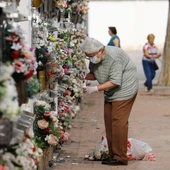 Día de todos los Santos: miles de personas visitan los cementerios Día de todos los Santos: miles de personas visitan los cementerios