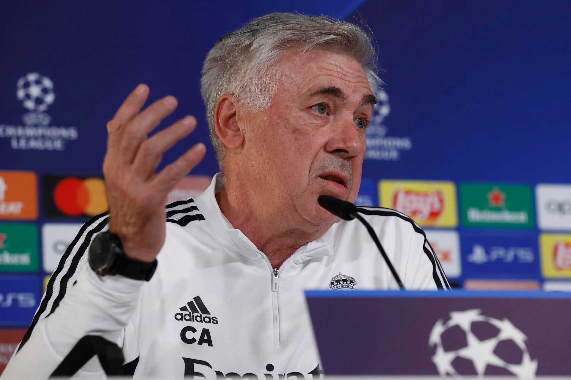 Carlo Ancelotti: "No hubo mala fe, nunca he faltado ni faltaré el respeto a los árbitros" Carlo Ancelotti: "No hubo mala fe, nunca he faltado ni faltaré el respeto a los árbitros"