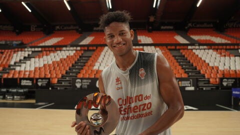 Jasiel Rivero MVP del mes de octubre