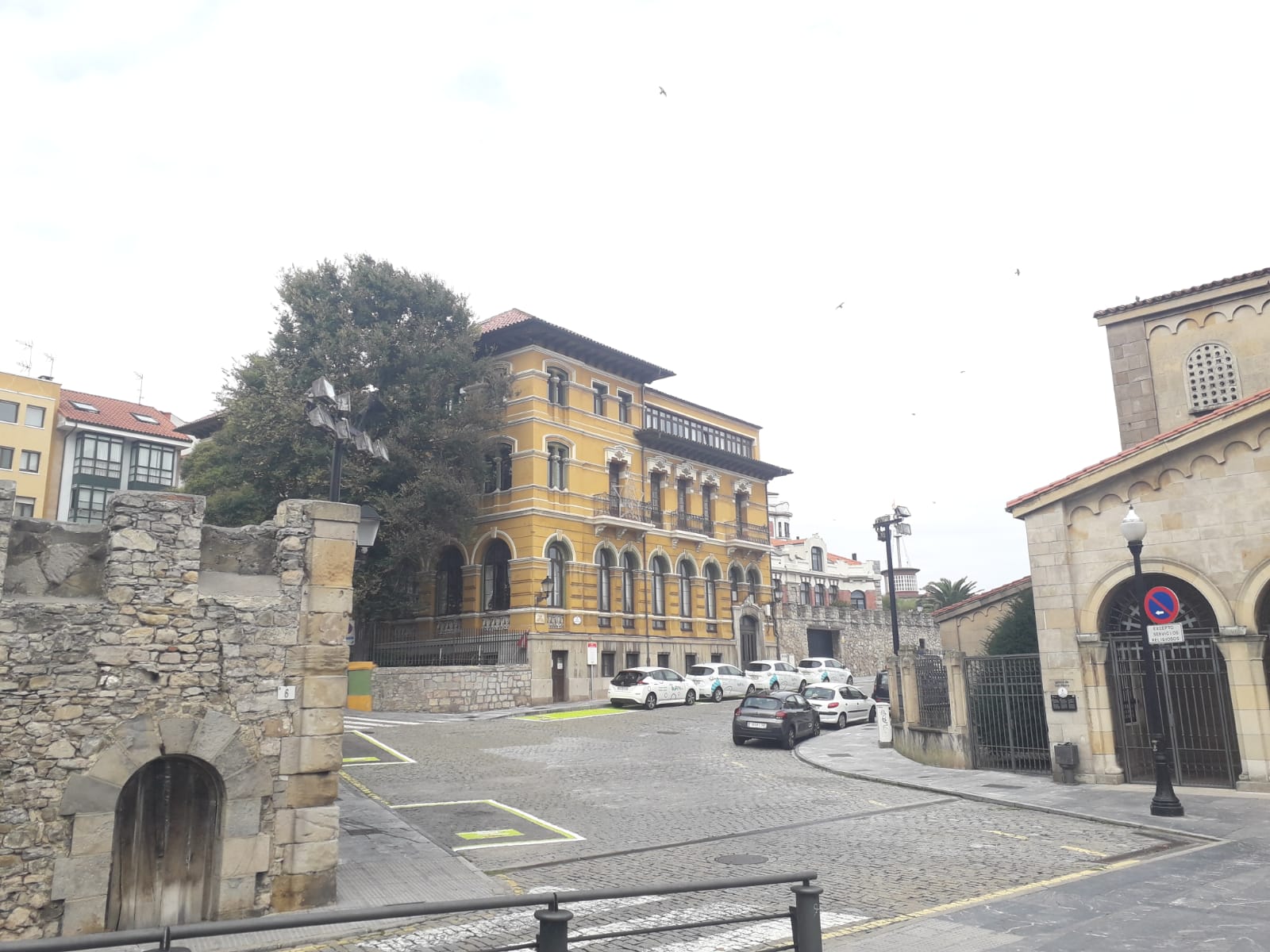 Entierros en pleno centro de Gijón: Cementerio de "la visitación" Entierros en pleno centro de Gijón: Cementerio de "la visitación"