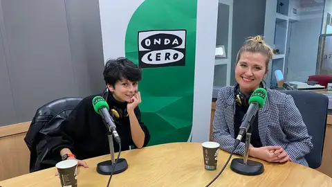 Marta Eguilior y Elena Mitrevska, en los estudios de Onda Cero. Marta Eguilior y Elena Mitrevska, en los estudios de Onda Cero.