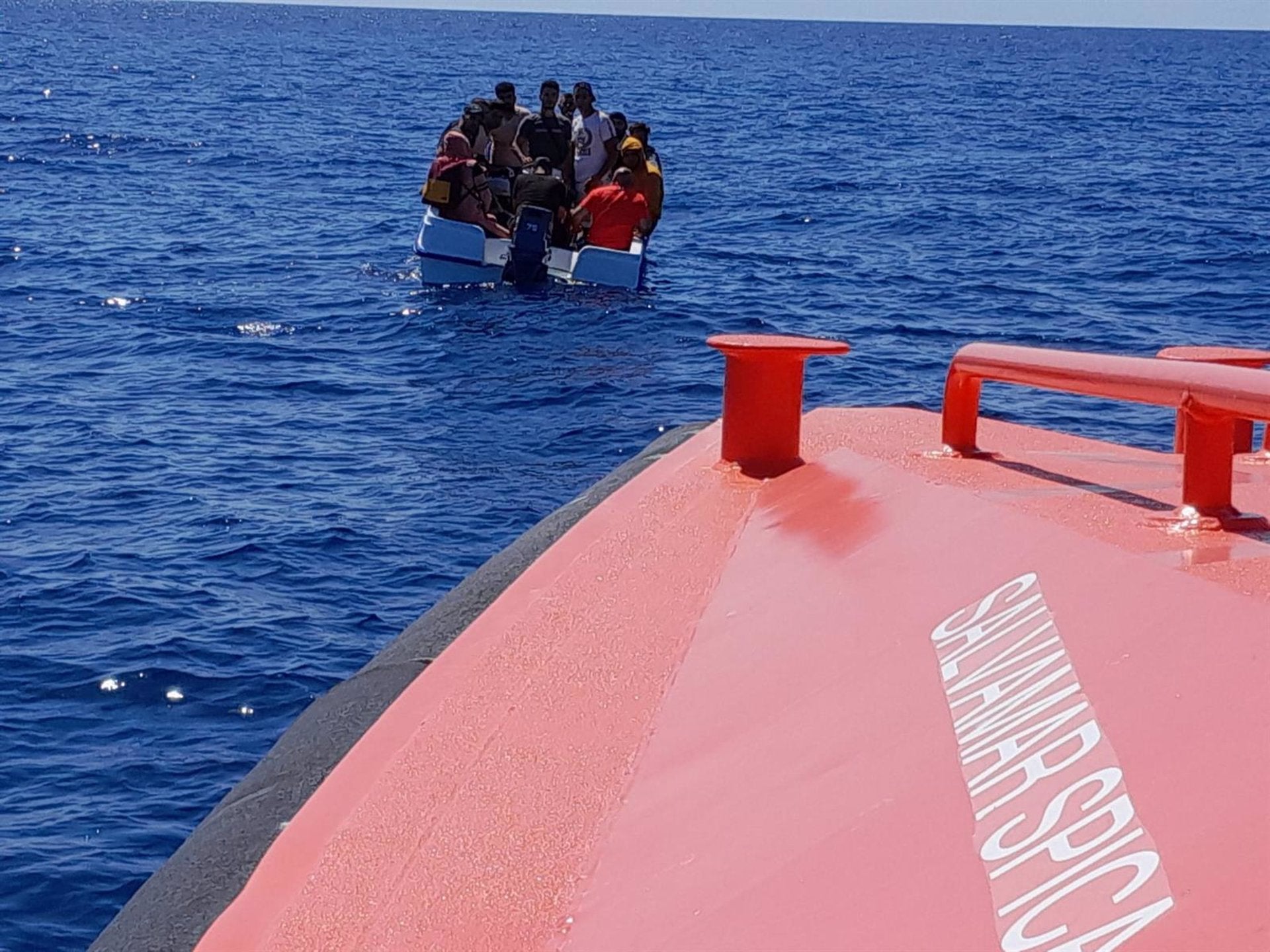 Salvamento Marítimo busca a doce migrantes que habrían volcado a 18 millas al sureste de Cabo de Gata Salvamento Marítimo busca a doce migrantes que habrían volcado a 18 millas al sureste de Cabo de Gata