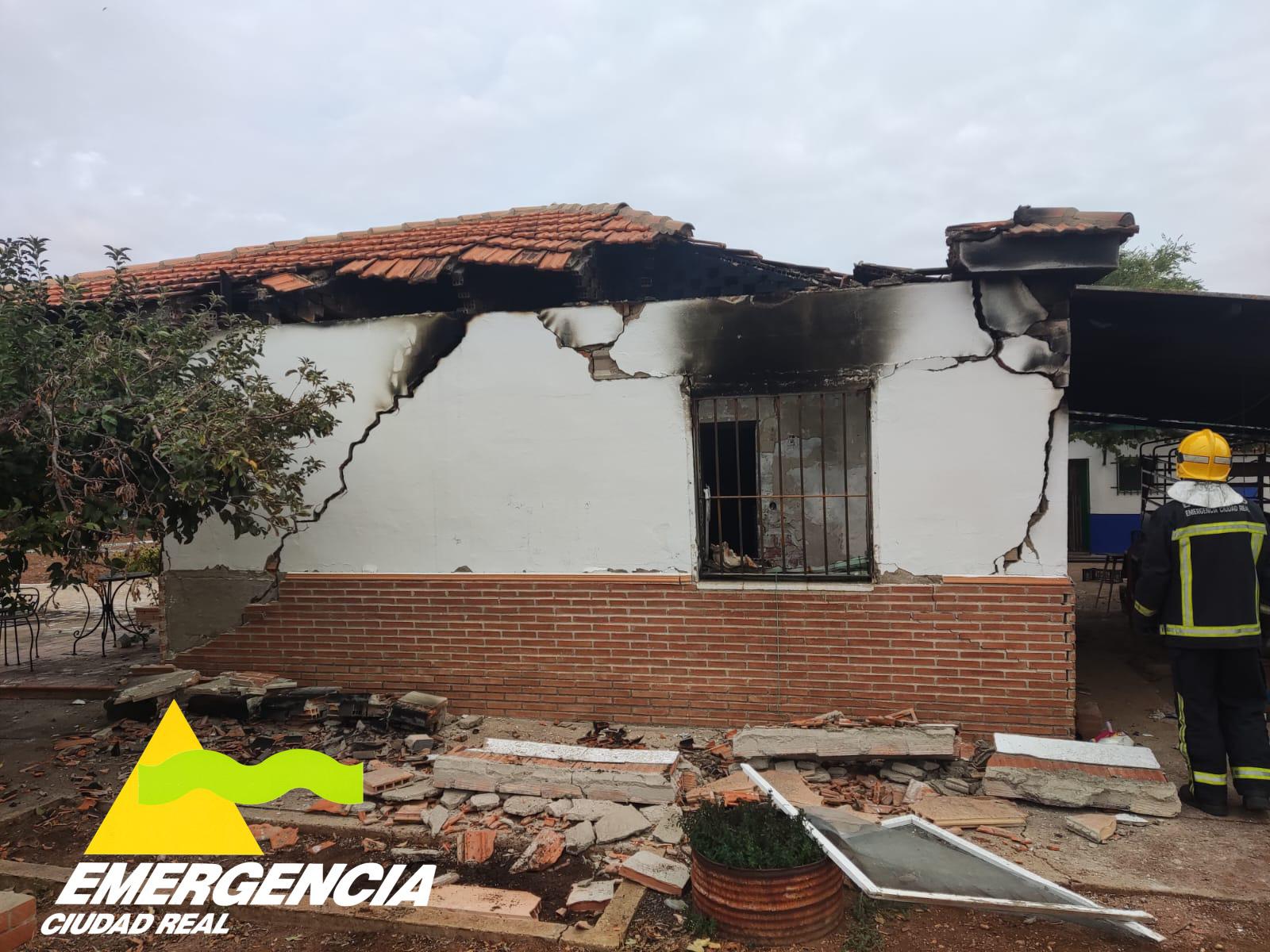 El alcalde de Argamasilla, tras el incendio de la casa del tiroteo, confía en que el fuego no haya sido provocado El alcalde de Argamasilla, tras el incendio de la casa del tiroteo, confía en que el fuego no haya sido provocado