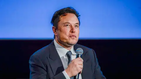 Imagen de archivo del multimillonario Elon Musk. Trabajadores de Twitter presentan una demanda colectiva por no avisar los despidos con la debida antelación