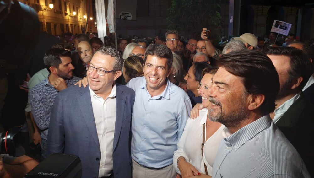 Los dirigentes populares presentes en la protesta