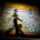 Activistas lanzan puré de verduras sobre un cuadro de Van Gogh en Roma