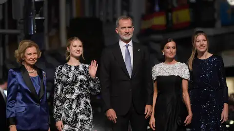 La reina Sofía, la princesa Leonor, los reyes Felipe y Letizia, y la infanta Sofía. La reina Sofía, la princesa Leonor, los reyes Felipe y Letizia, y la infanta Sofía.