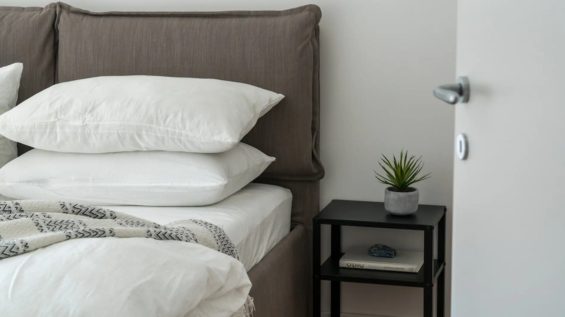 El truco infalible para blanquear sábanas y almohadas amarillas en casa |  Onda Cero Radio
