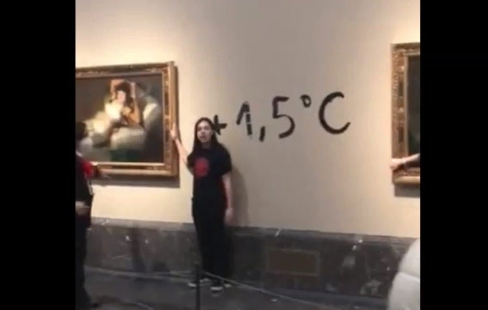 El Prado reabre la sala de 'Las majas' de Goya tras el ataque de dos activistas ecológicas El Prado reabre la sala de 'Las majas' de Goya tras el ataque de dos activistas ecológicas
