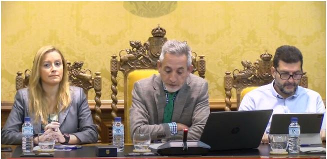 Intenso debate en el Pleno del Ayuntamiento de Valdepeñas Intenso debate en el Pleno del Ayuntamiento de Valdepeñas