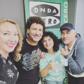 Pep Noguera de "Diabéticas Aceleradas" y Carlitos Alcover posan junto a Elka Dimitrova y Chelo Bustos en Onda Cero Mallorca