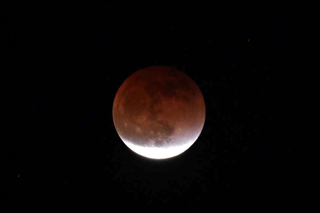 Eclipse lunar del 8 de noviembre: así puedes verlo en directo Eclipse lunar del 8 de noviembre: así puedes verlo en directo