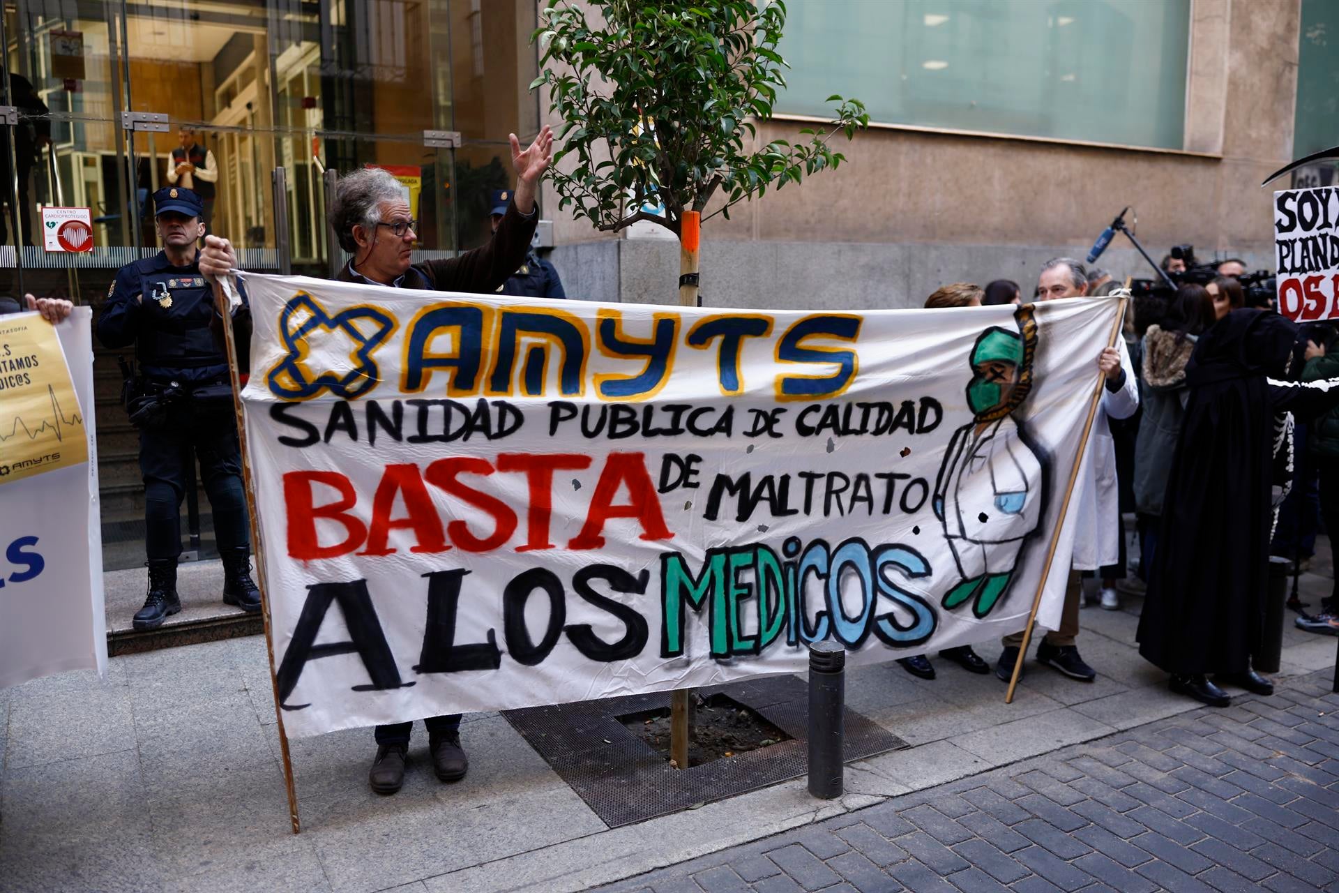 Los médicos y pediatras de Atención Primaria irán a la huelga a partir del 21 de noviembre en Madrid Los médicos y pediatras de Atención Primaria irán a la huelga a partir del 21 de noviembre en Madrid