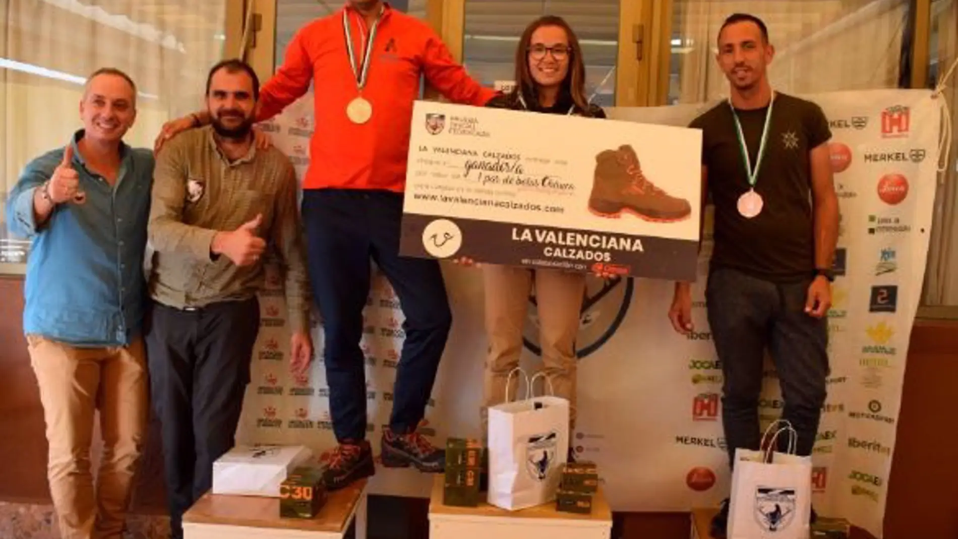 María Fernández primera mujer que vence en el campeonato de Extremadura de Caza menor con Perro