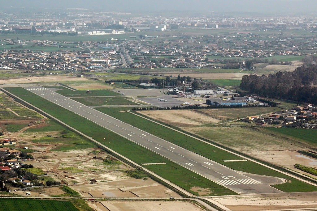 El aeropuerto de Córdoba ya puede recibir vuelos comerciales El aeropuerto de Córdoba ya puede recibir vuelos comerciales