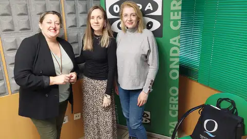 Yoya Blanco, concelleira de Turismo e Promoción Económica; Susana Pedreira e Vanessa L. Chousa dende a organización de Etiqueta Negra Pontevedra aspira a converterse en Capital Española da Gastronomía 2023, un obxectivo enmarcado dentro do proxecto Pontevedra Capital Gastro