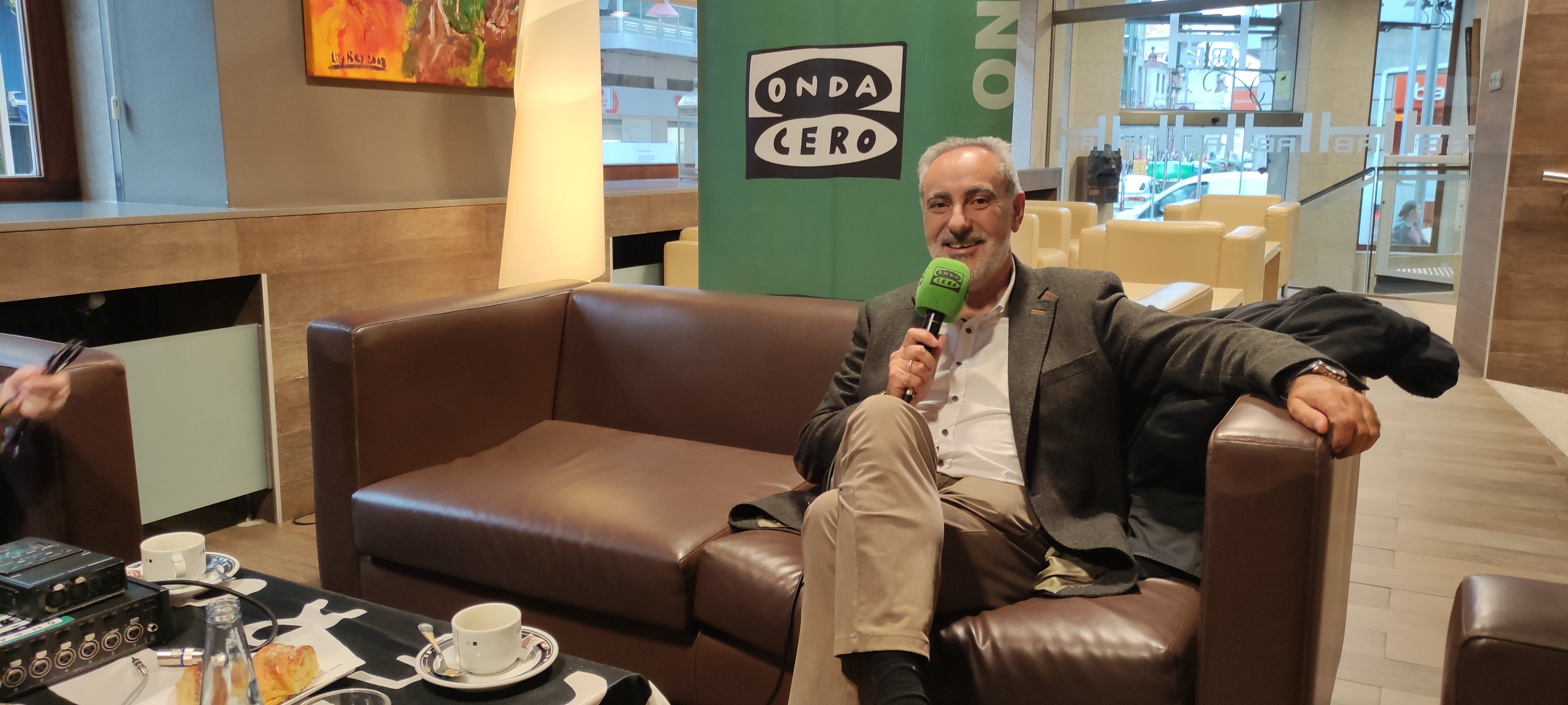 Cores Tourís: "Licitaremos antes de que remate o ano o proxecto para ampliar as vías do tren no interior do Porto de Vilagarcía" Cores Tourís: "Licitaremos antes de que remate o ano o proxecto para ampliar as vías do tren no interior do Porto de Vilagarcía"