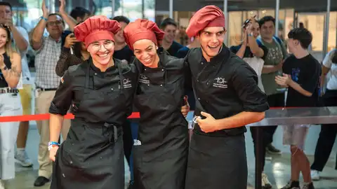 Los Montesinos presenta una guía gastronómica del IES Remedios Muñoz libro