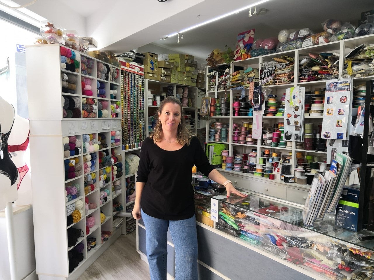 'Mercería Mari Carmen', un negocio de toda la vida que mantiene la esencia del comercio tradicional 'Mercería Mari Carmen', un negocio de toda la vida que mantiene la esencia del comercio tradicional