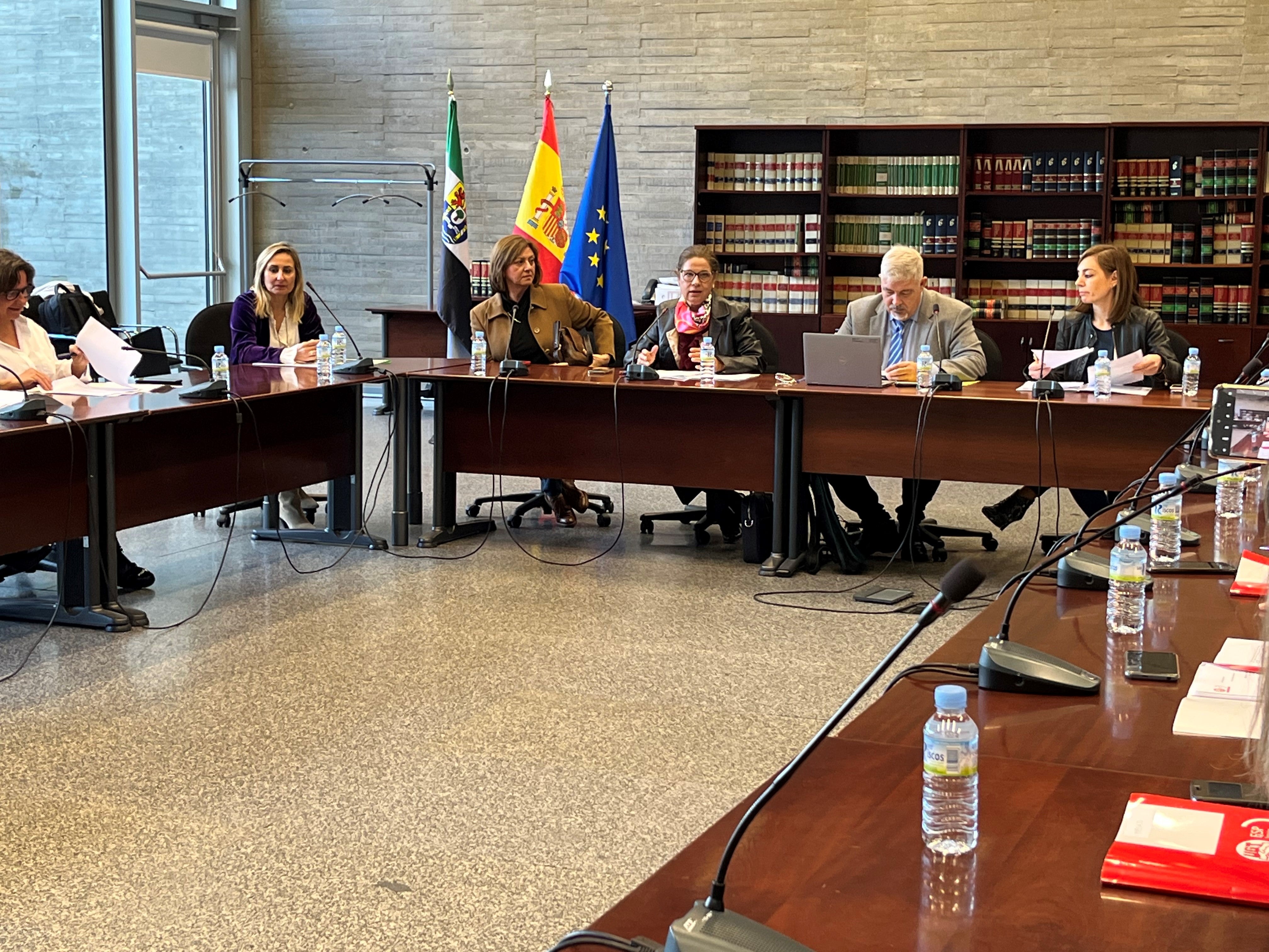 Junta y sindicatos acuerdan aplicar el incremento salarial adicional del 1,5 por ciento en empleados públicos autonómicos Junta y sindicatos acuerdan aplicar el incremento salarial adicional del 1,5 por ciento en empleados públicos autonómicos