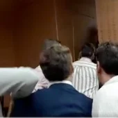 Captura de pantalla del vídeo que recoge la discusión Captura de pantalla del vídeo que recoge la discusión