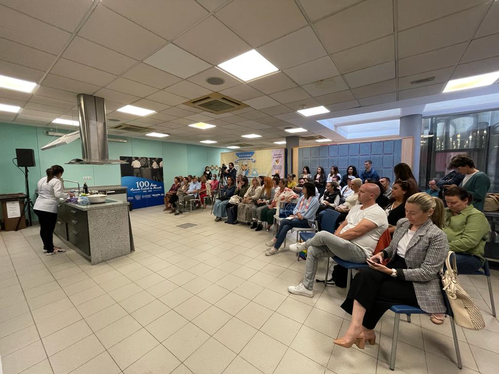 El Ayuntamiento clausura con el chef Pablo Montoro el espacio culinario del centenario del Mercado Central El Ayuntamiento clausura con el chef Pablo Montoro el espacio culinario del centenario del Mercado Central