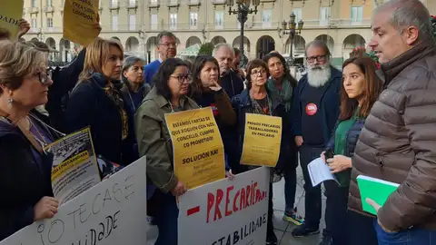 Inés Rey, Gonzalo Castro y empleadas bibliotecas coruñesas. Encuentro en María Pita.