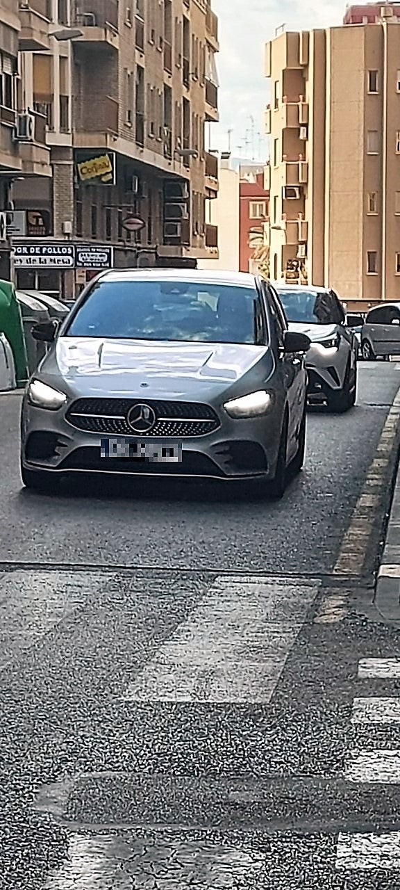 Los vecinos de la calle Ángel de Elche sabrán en diciembre qué medidas se tomarán para regular el exceso de velocidad en la zona Los vecinos de la calle Ángel de Elche sabrán en diciembre qué medidas se tomarán para regular el exceso de velocidad en la zona