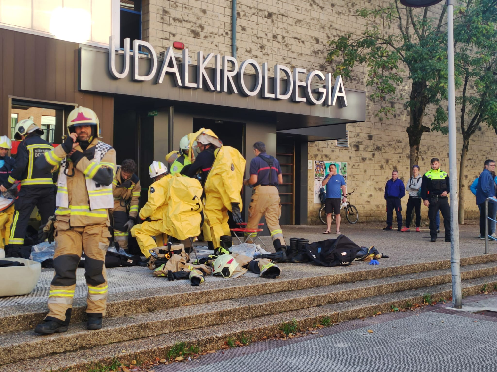 Una veintena de afectados por una fuga de cloro en el Polideportivo de Hernani Una veintena de afectados por una fuga de cloro en el Polideportivo de Hernani