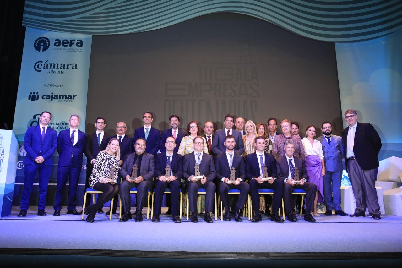 Cámara, AEFA, Diputación y Ayuntamiento de Alicante y Cajamar reconocen la labor de las empresas centenarias de la provincia de Alicante Cámara, AEFA, Diputación y Ayuntamiento de Alicante y Cajamar reconocen la labor de las empresas centenarias de la provincia de Alicante