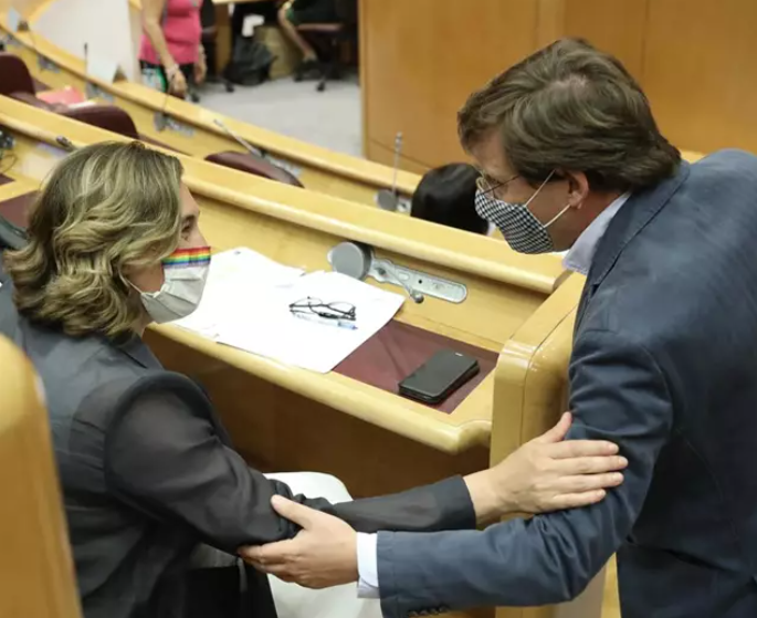 Los alcaldes que más dinero cobran en España: hasta 108.000 euros anuales Los alcaldes que más dinero cobran en España: hasta 108.000 euros anuales