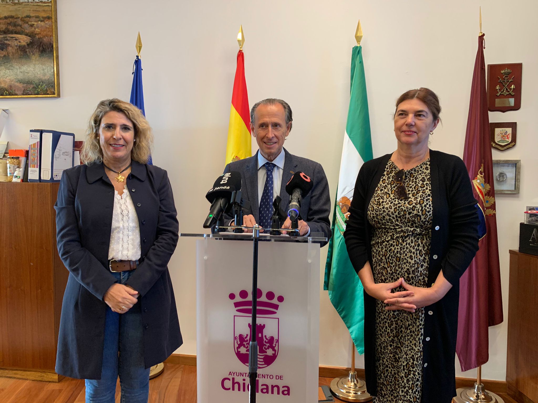 300.000 euros para cambiar las luminarias de vías del diseminado y paradas de autobuses de Chiclana 300.000 euros para cambiar las luminarias de vías del diseminado y paradas de autobuses de Chiclana