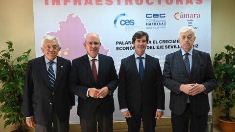  Presidente C&aacute;mara de Sevilla, Francisco Herrero, presidente de los empresarios de C&aacute;diz, Javier S&aacute;nchez Rojas, presidente de la CES, Miguel Rus y presiente de la C&aacute;mara de C&aacute;diz, &Aacute;ngel Juan Pascual.