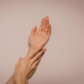 Un estudio observa un vínculo entre la asimetría de los dedos de las manos y la gravedad del Covid
