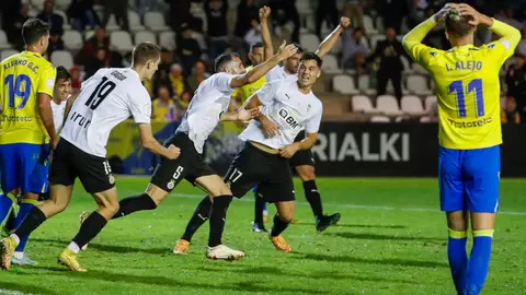 Los jugadores del Real Unión celebran el segundo gol ante el Cádiz en la eliminatoria de la Copa del Rey Los jugadores del Real Unión celebran el segundo gol ante el Cádiz en la eliminatoria de la Copa del Rey