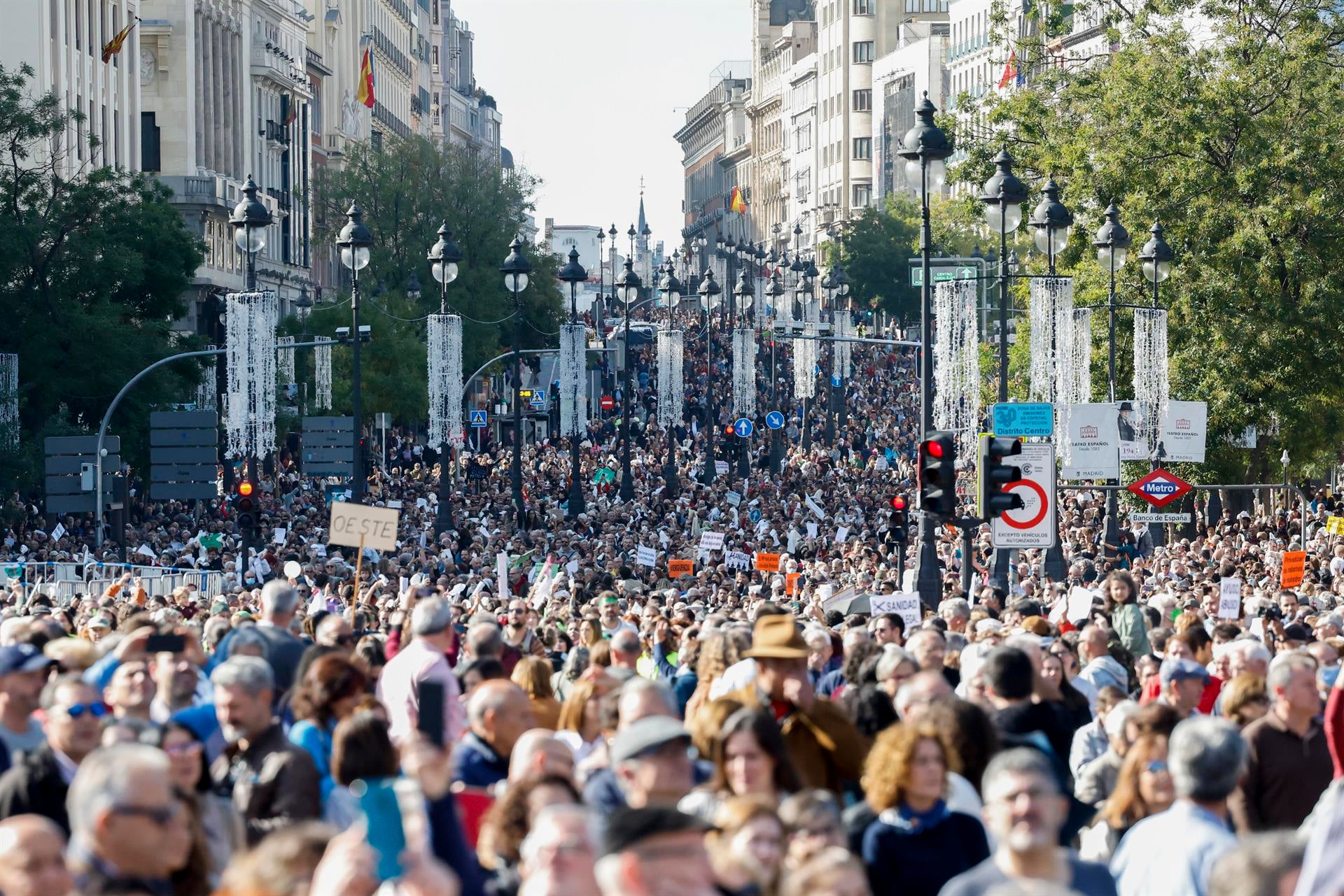 Madrid se levanta por la Sanidad Pública y contra el desmantelamiento de la Atención Primaria Madrid se levanta por la Sanidad Pública y contra el desmantelamiento de la Atención Primaria