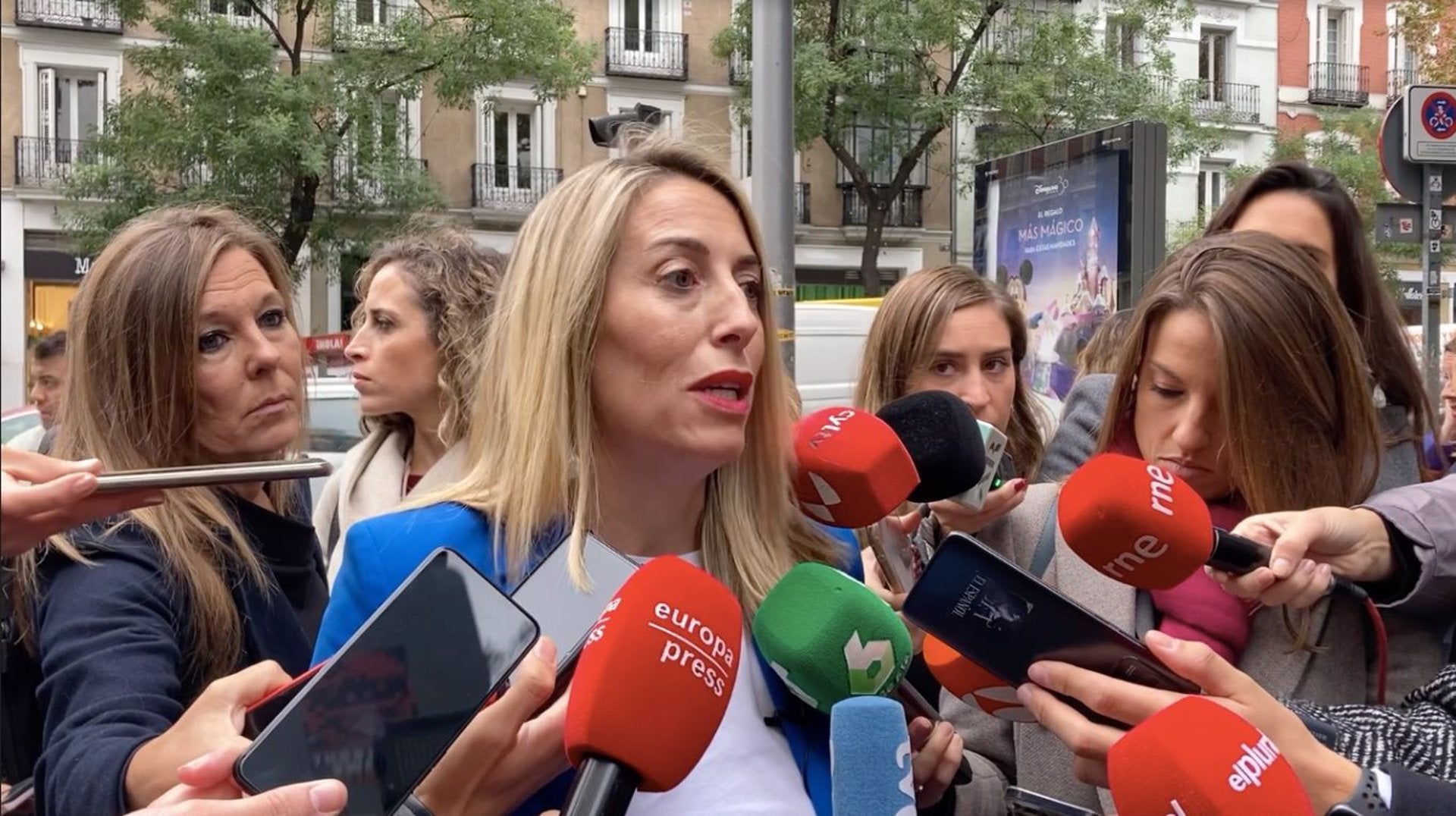 María Guardiola alerta de que Sánchez quiere cambiar malversación para ayudar a Griñán: "Lo hace sin pudor" María Guardiola alerta de que Sánchez quiere cambiar malversación para ayudar a Griñán: "Lo hace sin pudor"